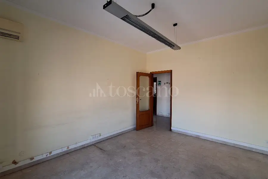 Ufficio in vendita di 175 mq a €245.000 (rif. 167/2026)
