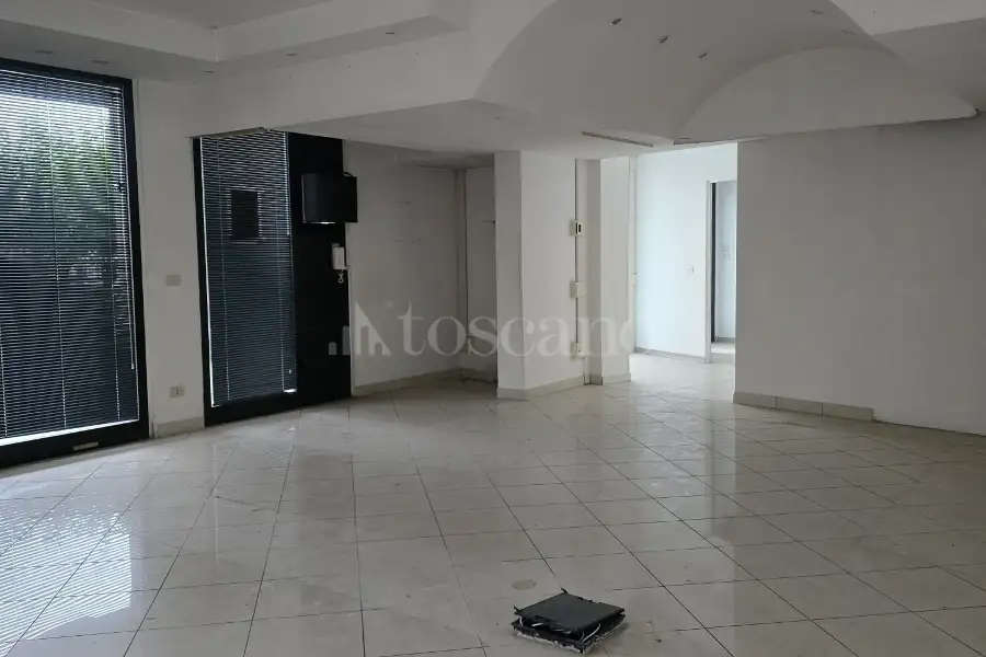 Negozio in affitto di 132 mq a €1.100 (rif. 16/2026)