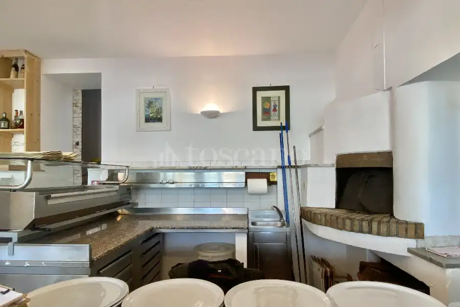 Agriturismo in vendita di 600 mq a €1.750.000 (rif. 13/2026)