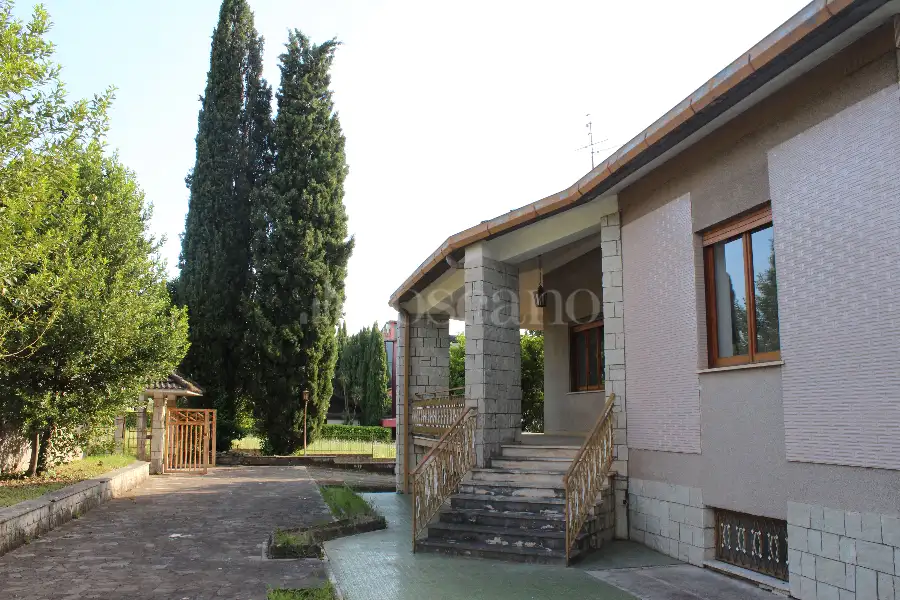 Villa in vendita di 300 mq a €220.000 (rif. 10/2025)