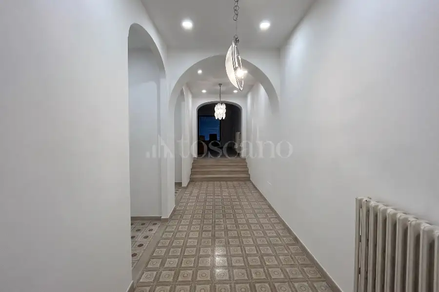 Negozio in vendita di 1.200 mq a €650.000 (rif. 20/2026)