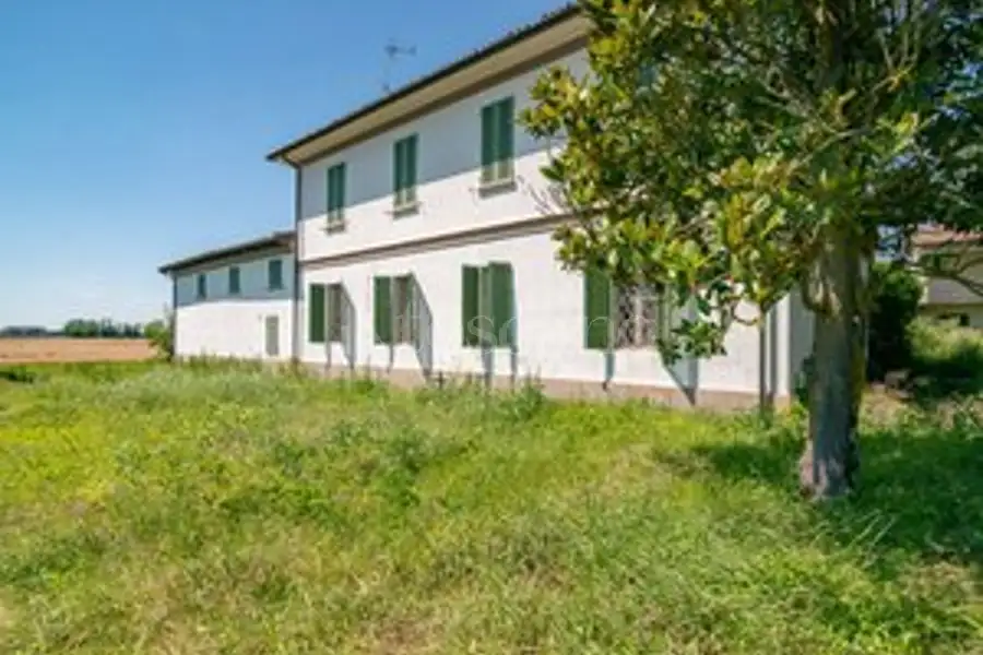Casale in vendita di 400 mq a €180.000 (rif. 11/2026)