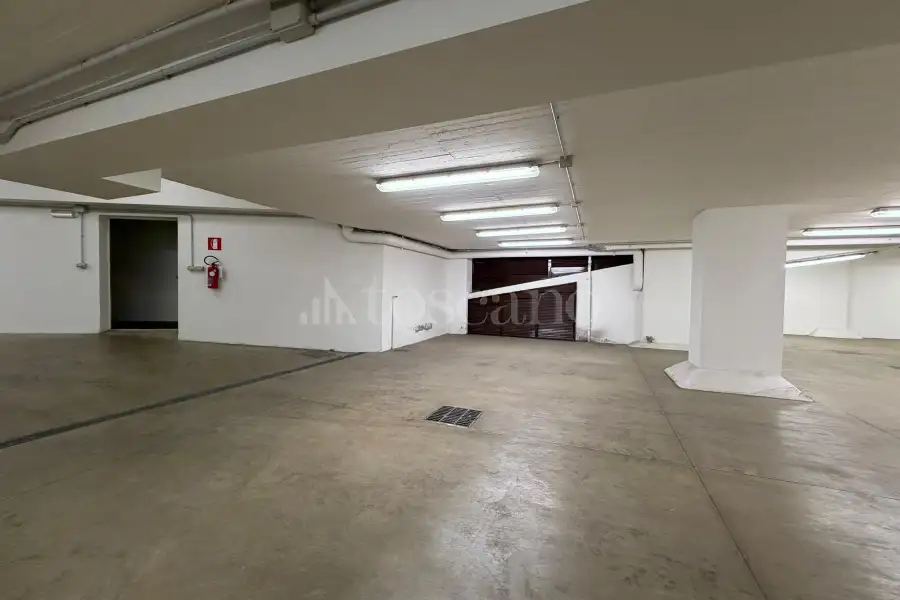 Magazzino in affitto di 350 mq a €900 (rif. 21/2026)
