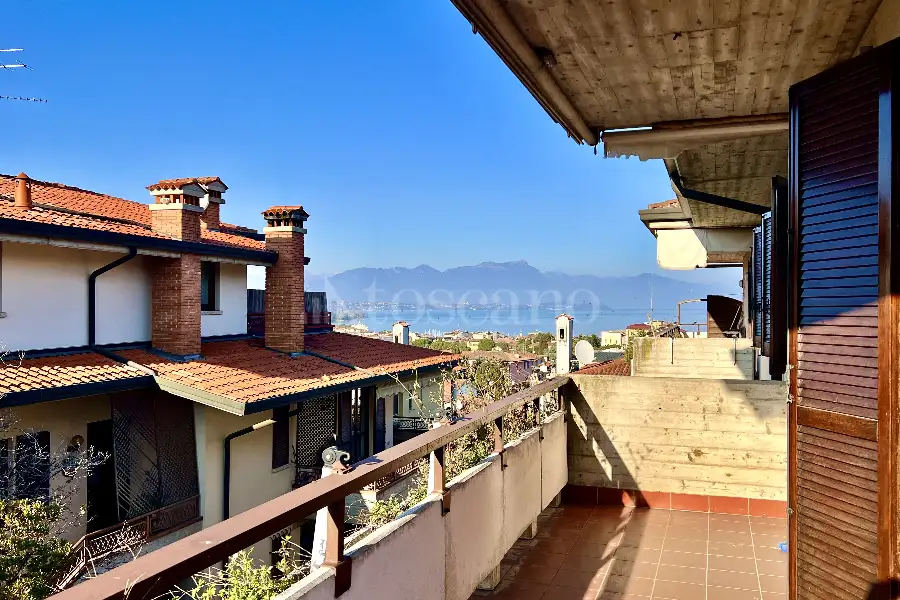 Villa Bifamiliare in vendita di 315 mq a €1.200.000 (rif. 7/2026)