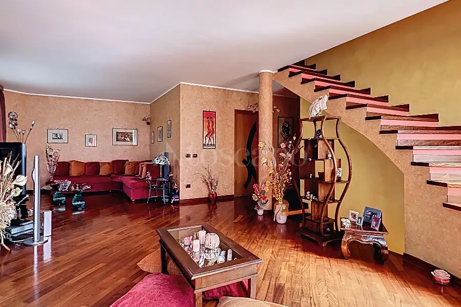 Casa Indipendente in vendita di 330 mq a €590.000 (rif. 82/2025)