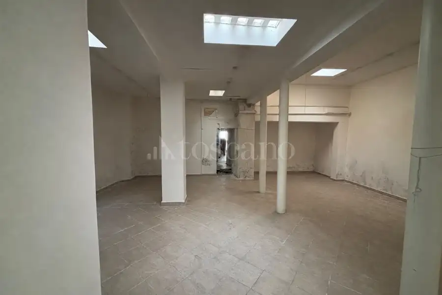 Negozio in affitto di 134 mq a €2.000 (rif. 23/2026)