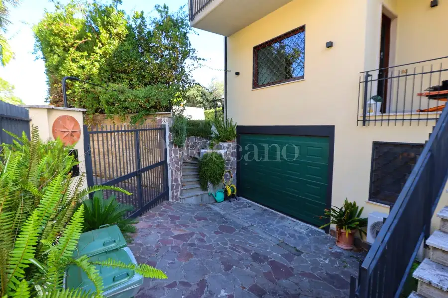 Villa Plurifamiliare in vendita di 210 mq a €675.000 (rif. 62/2026)