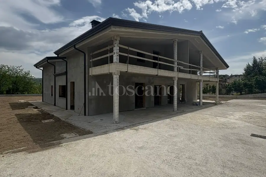 Villa Bifamiliare in vendita di 280 mq a €250.000 (rif. 77/2026)