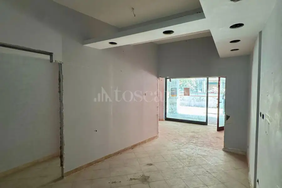 Negozio in affitto di 35 mq a €400 (rif. 41/2025)