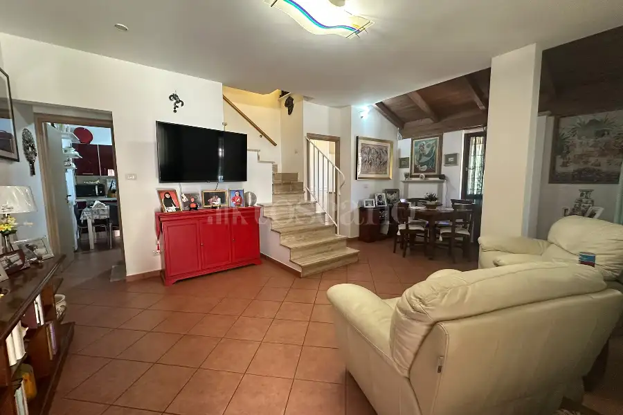 Villa Plurifamiliare in vendita di 140 mq a €305.000 (rif. 53/2026)