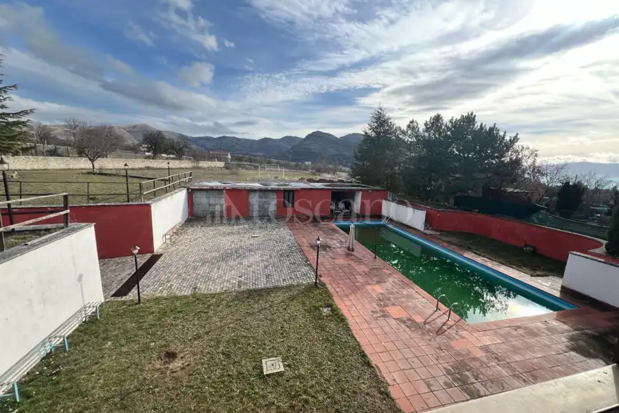 Villa in vendita di 400 mq a €399.000 (rif. 3/2024)