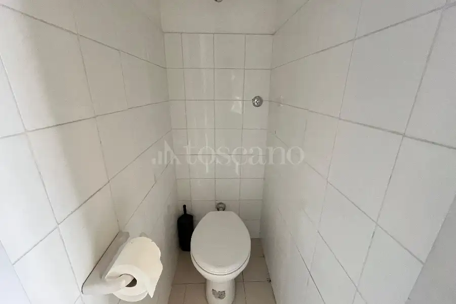 Negozio in affitto di 15 mq a €600 (rif. 23/2026)