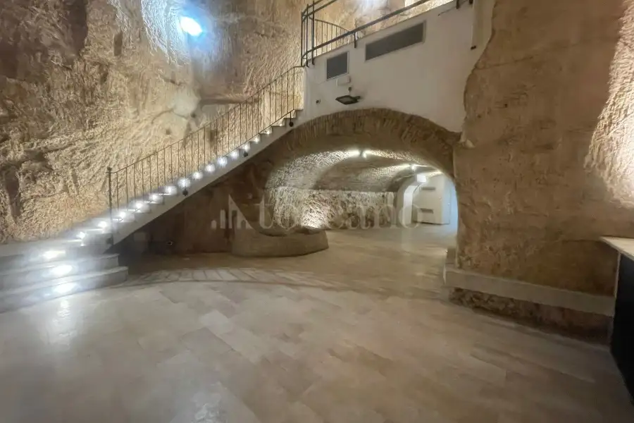 Negozio in affitto di 230 mq a €3.500 (rif. 116/2025)