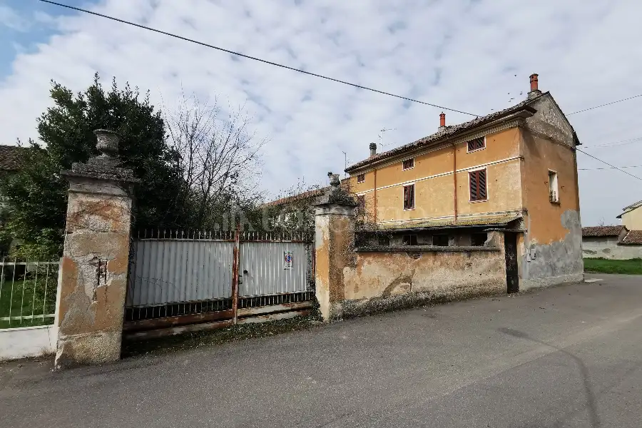 Casa Indipendente in vendita di 160 mq a €25.000 (rif. 3/2026)