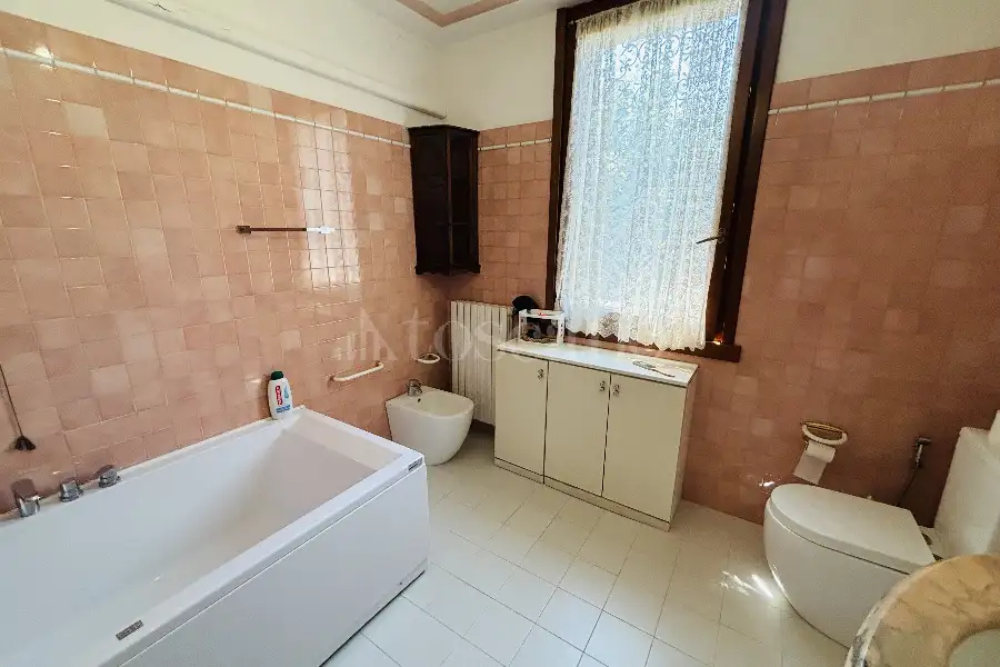 Villa in vendita di 385 mq a €880.000 (rif. 39/2026)