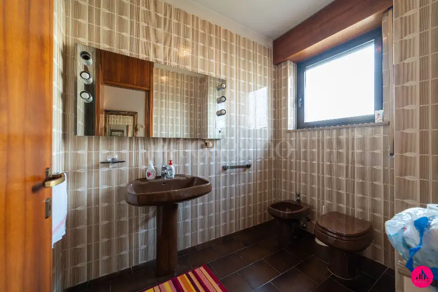 Casa Indipendente in vendita di 370 mq a €380.000 (rif. 8/2026)