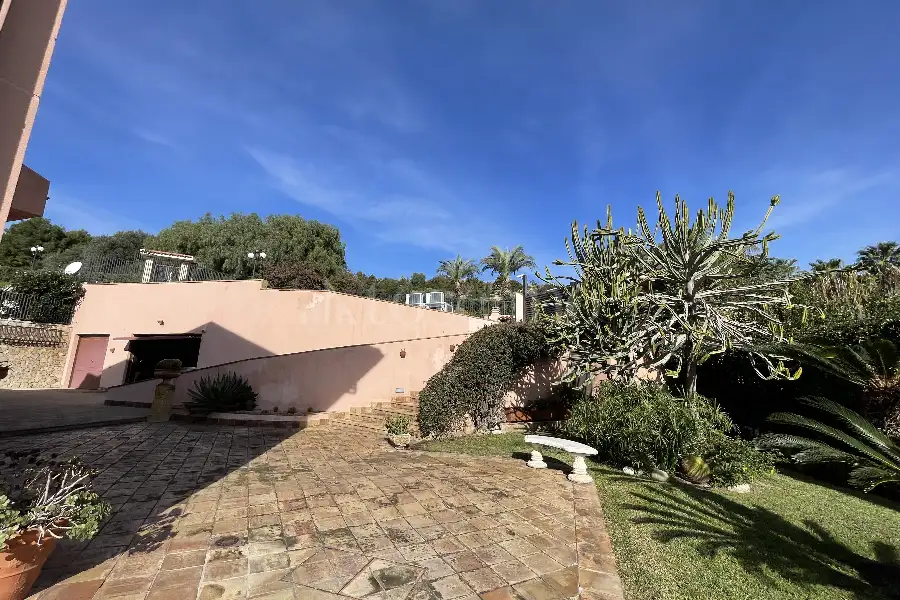 Villa in vendita di 500 mq a €1.500.000 (rif. 45/2025)
