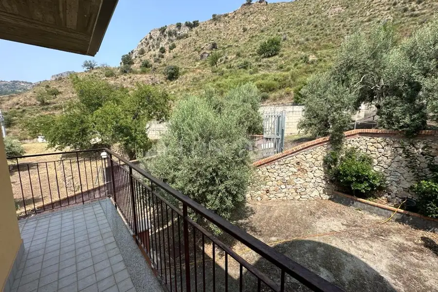 Villino a Schiera in vendita di 182 mq a €210.000 (rif. 31/2023)