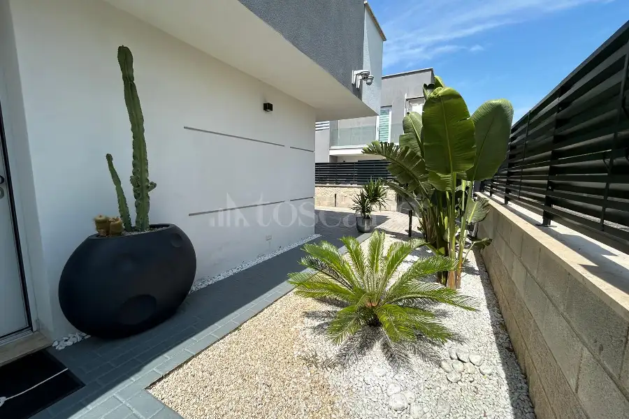 Villa in vendita di 180 mq a €599.000 (rif. 11/2026)