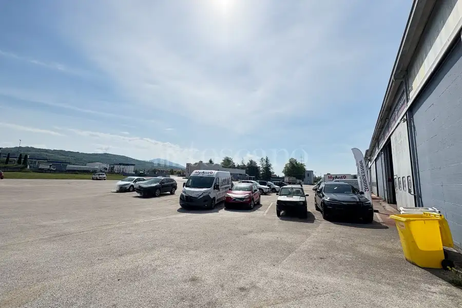 Capannone in affitto di 400 mq a €2.000 (rif. 43/2026)