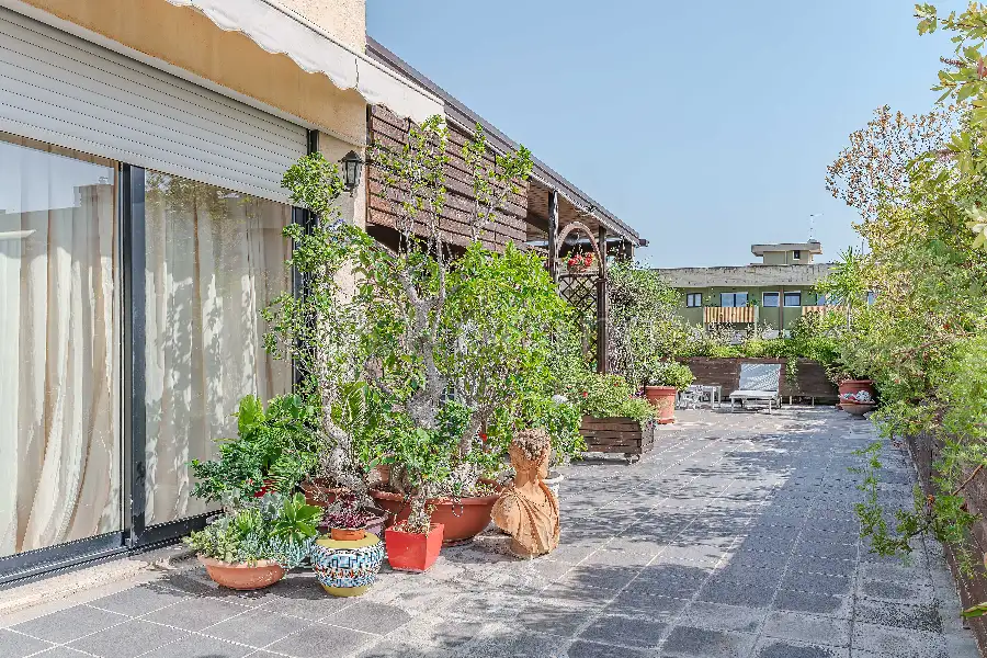 Attico in vendita di 185 mq a €737.000 (rif. 27/2026)