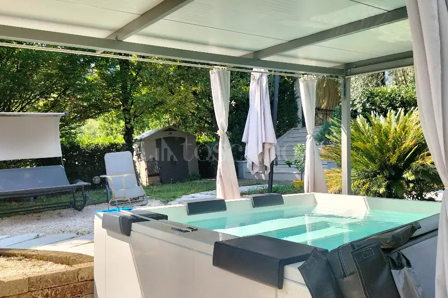 Casa Indipendente in vendita di 200 mq a €570.000 (rif. 32/2026)