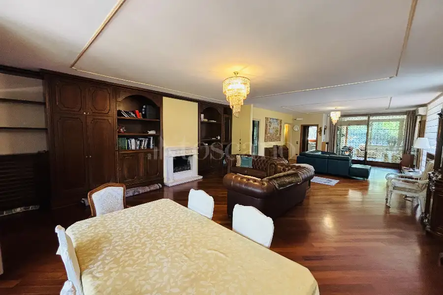 Villa in vendita di 385 mq a €880.000 (rif. 39/2026)