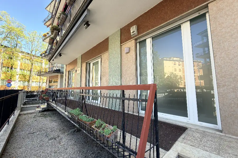 Negozio in affitto di 100 mq a €1.600 (rif. 13/2026)