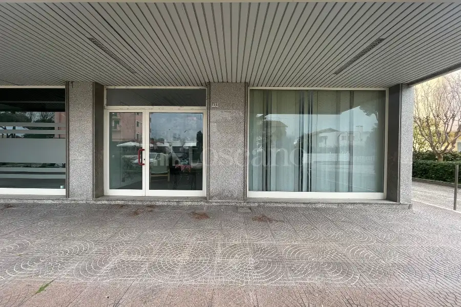 Negozio in vendita di 77 mq a €79.000 (rif. 9/2026)