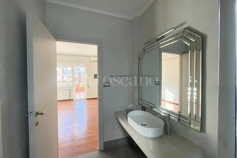 Attico in vendita di 230 mq a €1.400.000 (rif. 1/2026)