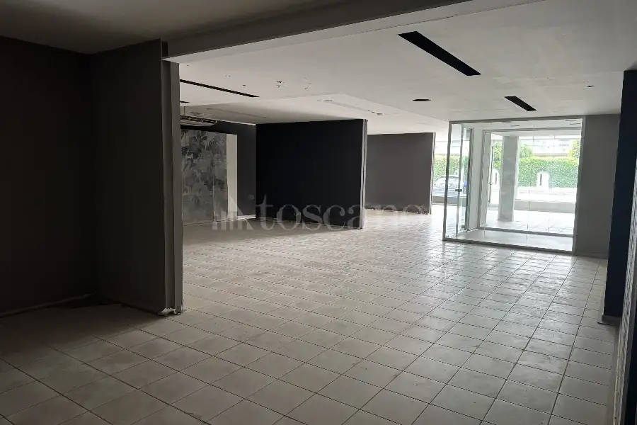 Negozio in vendita di 260 mq a €340,000 (rif. MRE0530VE-1)