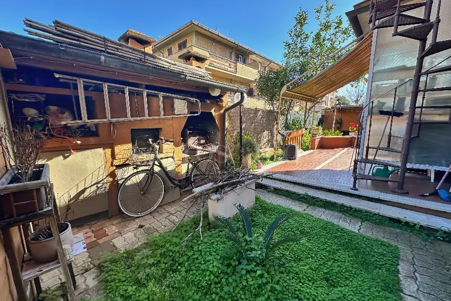 Villa Plurifamiliare in vendita di 100 mq a €260.000 (rif. 12/2026)
