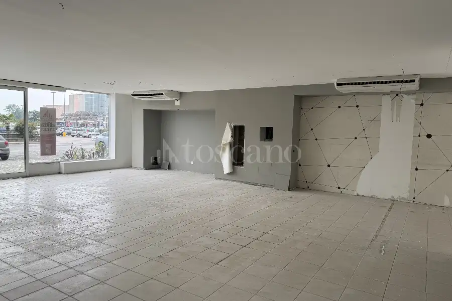 Negozio in vendita di 500 mq a €650,000 (rif. MRE0530VE-2)