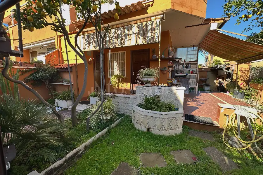 Villa Plurifamiliare in vendita di 100 mq a €260.000 (rif. 12/2026)