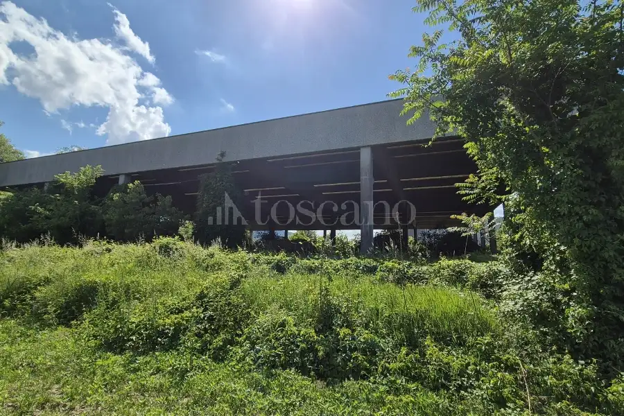 Capannone in vendita di 3000 mq a €900,000 (rif. MRE0052VE.Z)