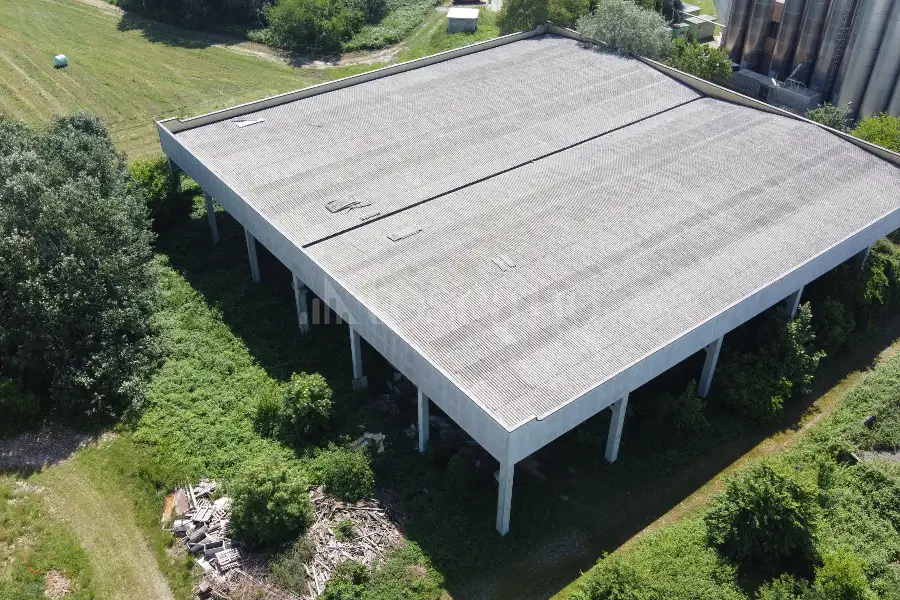 Capannone in vendita di 3000 mq a €900,000 (rif. MRE0052VE.Z)