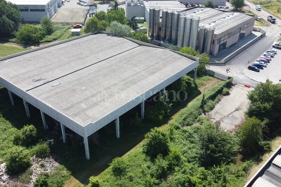 Capannone in vendita di 3000 mq a €900,000 (rif. MRE0052VE.Z)