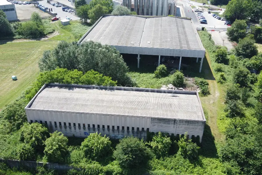 Capannone in vendita di 3000 mq a €900,000 (rif. MRE0052VE.Z)