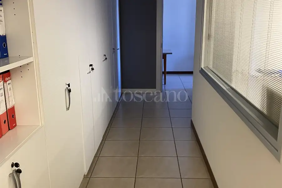 Capannone in vendita di 720 mq a €300,000 (rif. TS0204VE)