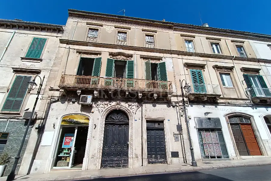 Palazzo in vendita di 270 mq a €650.000 (rif. 19/2024)