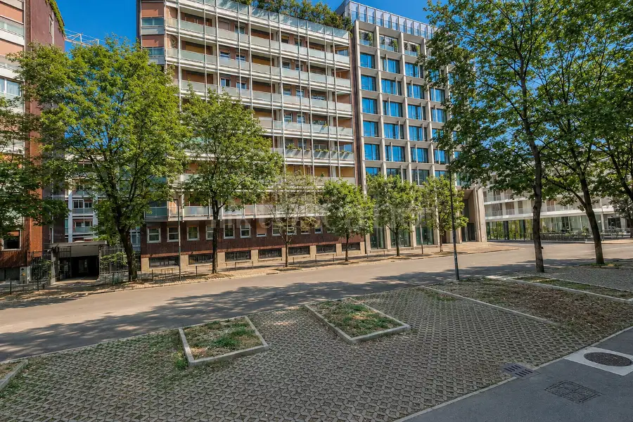 Ufficio in affitto di 700 mq a €11.000 (rif. 10/2025)