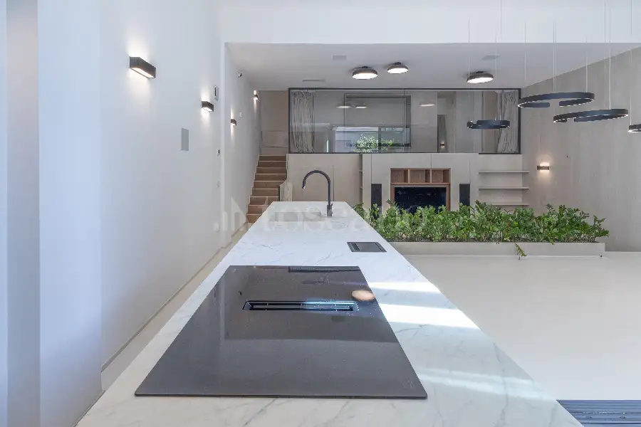 Casa Indipendente in vendita di 185 mq a €1.680.000 (rif. 8/2026)