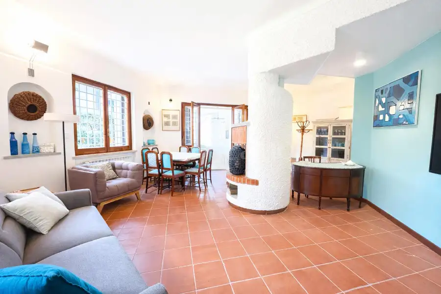 Villa Plurifamiliare in vendita di 180 mq a €1.200.000 (rif. 16/2026)