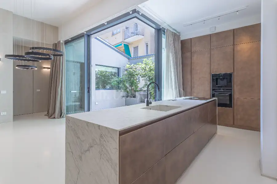 Casa Indipendente in vendita di 185 mq a €1.680.000 (rif. 8/2026)