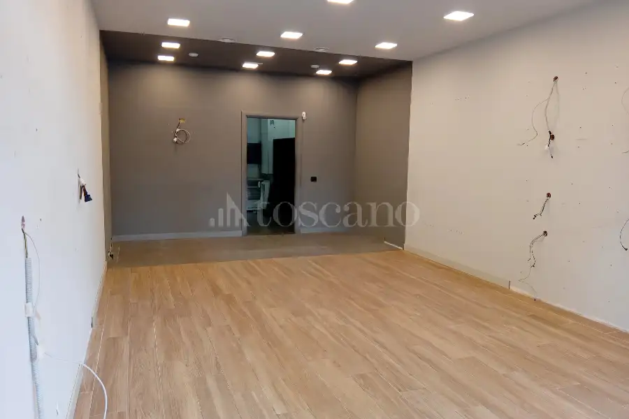 Negozio in affitto di 60 mq a €3.300 (rif. 5/2026)