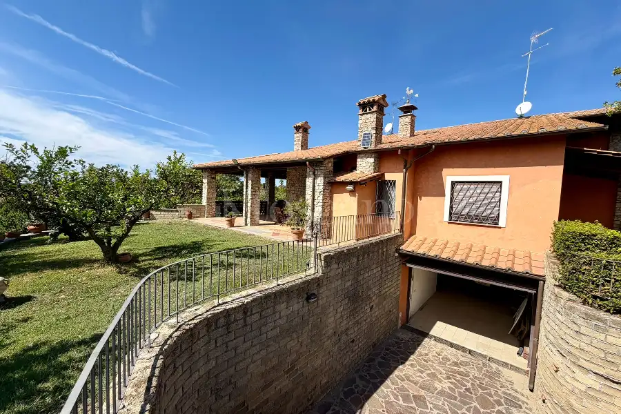 Villa Bifamiliare in vendita di 400 mq a €829.000 (rif. 33/2026)