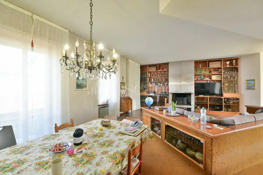 Casa Indipendente in vendita di 400 mq a €260.000 (rif. 9/2026)