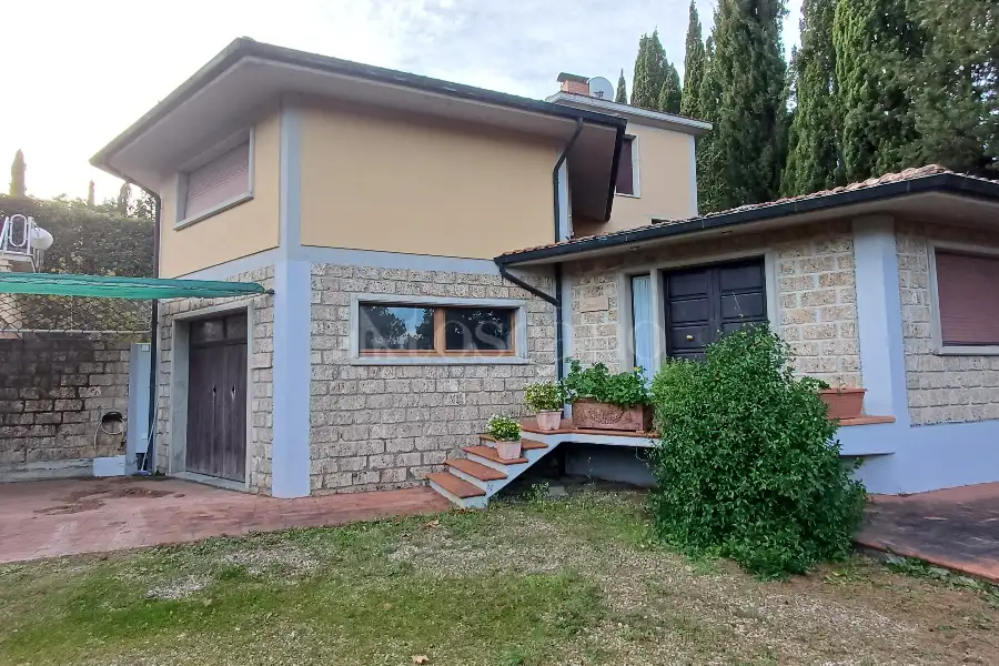 Villa Plurifamiliare in vendita di 800 mq a €1.390.000 (rif. 26/2024)