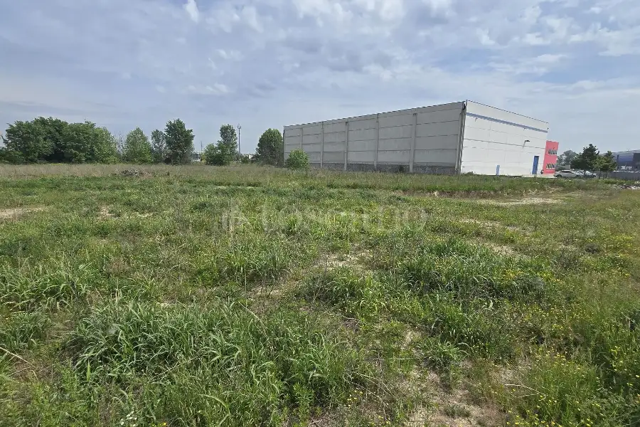 Terreno in vendita di 10000 mq a €900,000 (rif. MRE1273VE)