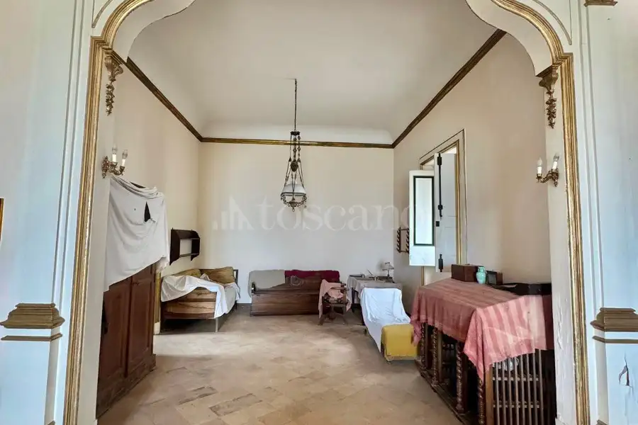 Palazzo in vendita di 600 mq a €180.000 (rif. 127/2026)